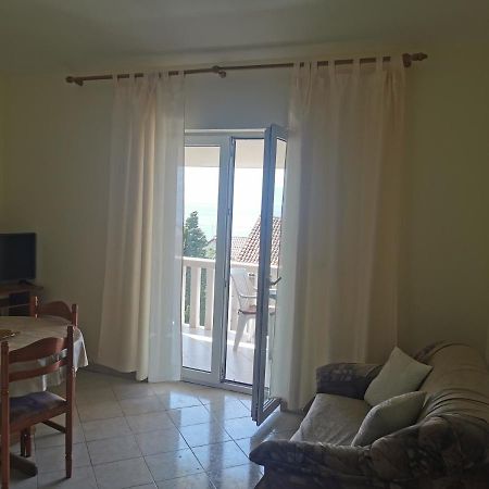 Apartments Dani Bol Bagian luar foto