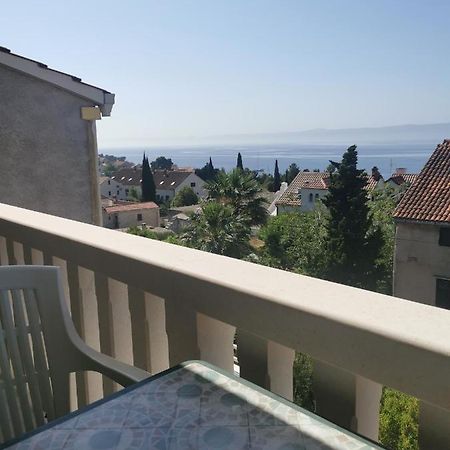 Apartments Dani Bol Bagian luar foto