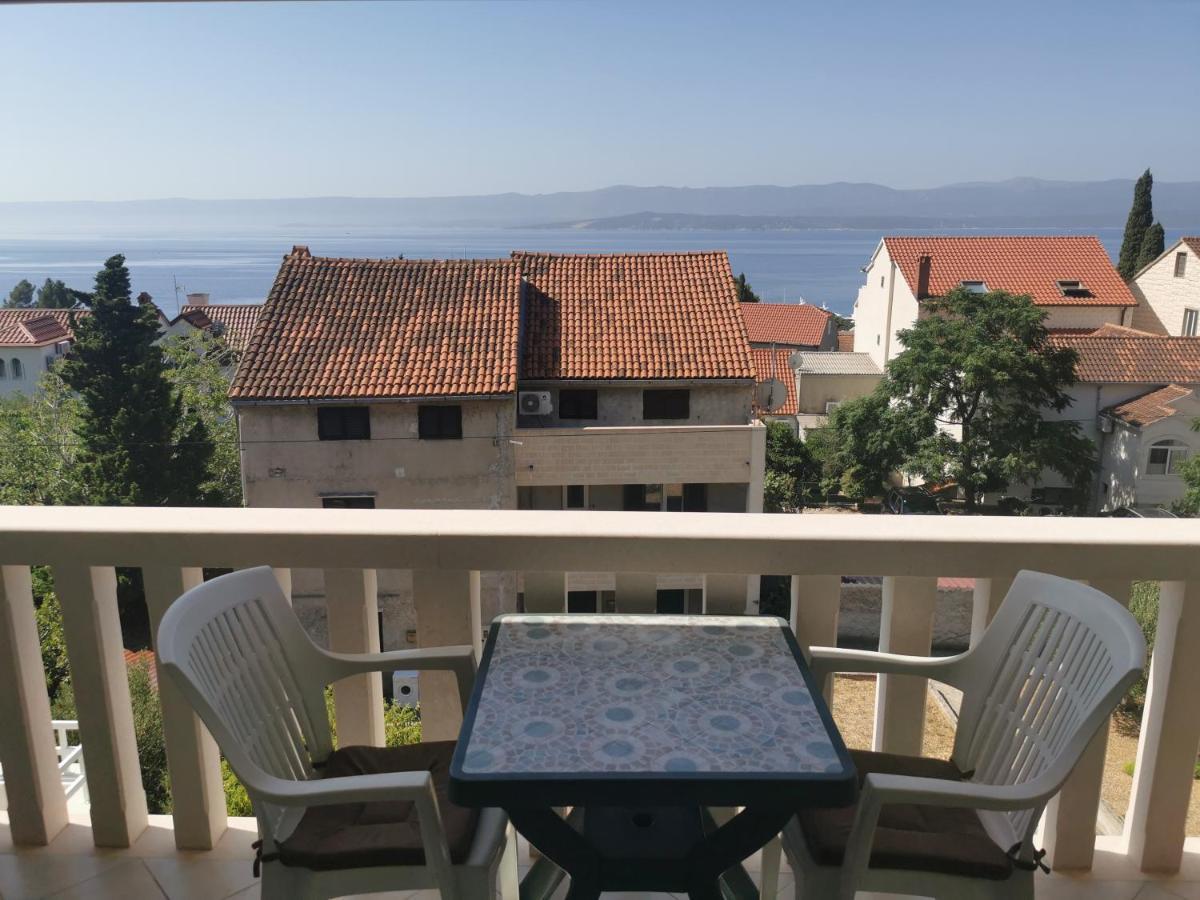Apartments Dani Bol Bagian luar foto