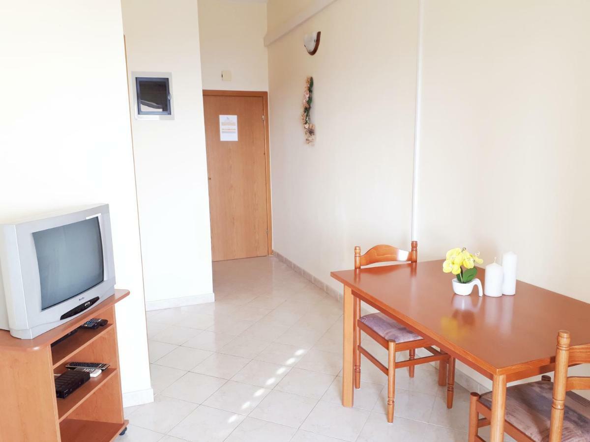 Apartments Dani Bol Bagian luar foto